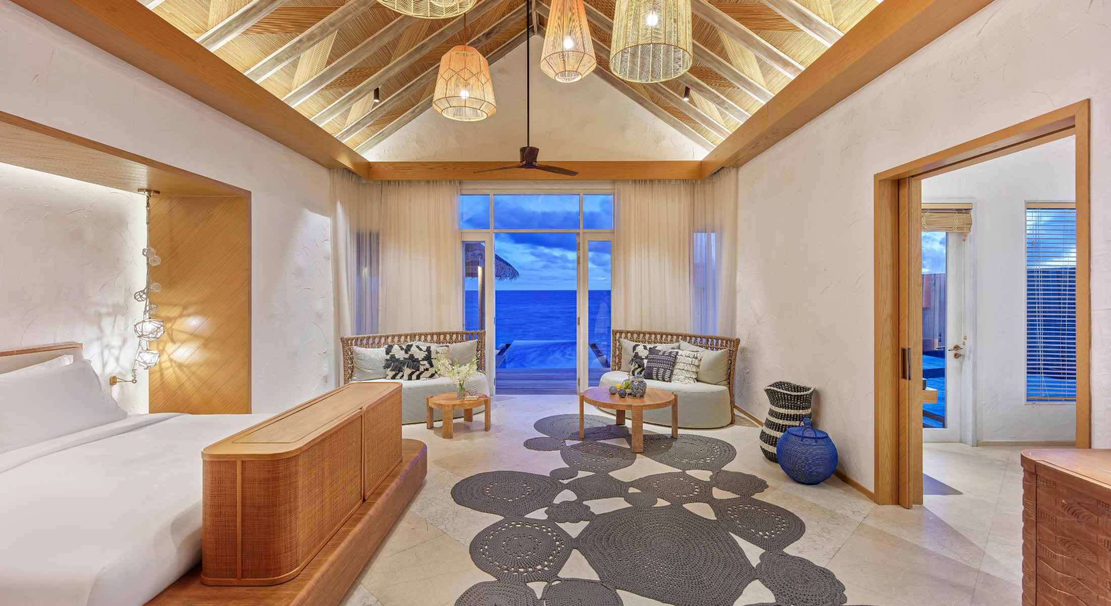 馬爾地夫斯茹芬Sirru Fen: 送60分鐘按摩+一次漂浮早餐 或 Minibar內無酒精飲品 +沙灘房型升等 / 11.99歲以下小孩享吃住免費