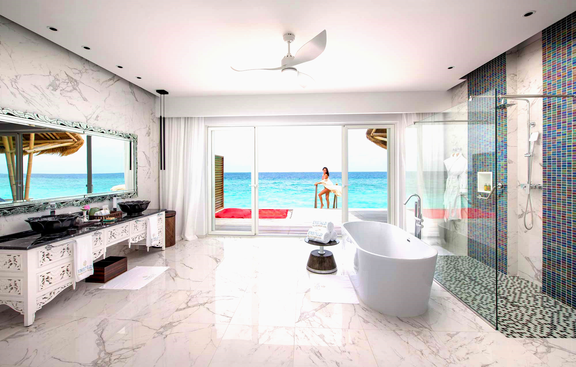 愛慕瑞德翡翠島Emerald 五星全包+每周四龍蝦暢吃 